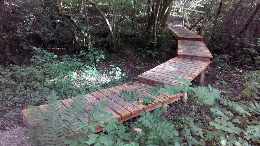 The new bridge opening up access to walkers around Peek and Redlake 