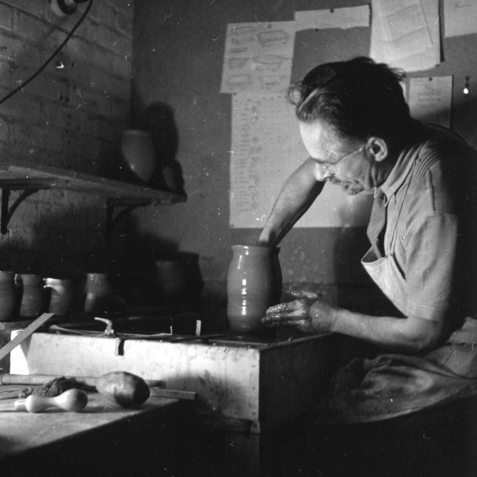 Bernard Leach at Shinners Bridge Pottery. Photo Fritz Henle, Dartington Archive